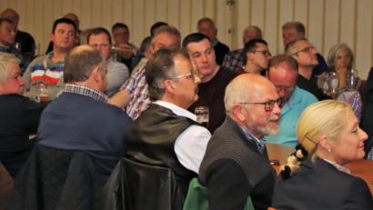 Bild: Thomas Dobler
Die Bürgerversammlung im Saal der Miesberggaststätte war gut besucht.