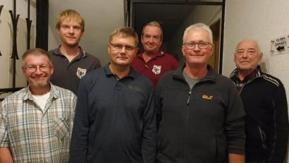 Bild: le
Erfolg hat der 1.-FCN-Fanclub im Gründungslokal „Weißes Rößl" beim Herbstpreisschafkopf mit (von links): Dieter Reber, Gerald Bublat, Erhard Strobel, Peter Späth, Norbert Gleißner und Hans Elling.