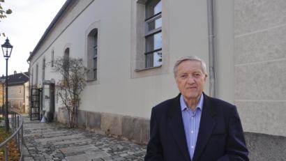 Bild: ws
In seinem neuen Buch "Leben in altern Häusern - Östlicher Landkreis Tirschenreuth II" findet sich auch das Knopfmuseum in Bärnau. Hösl beschreibt die Veränderung des alten Bauwerks zur modernen Museumsstätte.