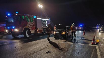 Bild: mde
Zu einem Auffahrunfall ist es am Mittwochabend, 30. Oktober auf der Staatsstraße 2665 bei Kemnath gekommen. Verletzt wurde zum Glück niemand. Feuerwehr und Polizei waren vor Ort.