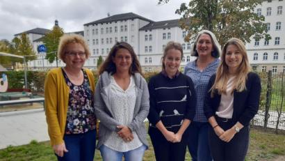 Bild: Caritasverband Amberg-Sulzbach/exb
Sie erfüllen die Projekt-Idee in Sachen Medienkompetenz bei den Campus-Kids mit Leben (von links): Brigitte Netta, Anca Kohberger-Reiß, Franziska Koschei, Claudia Huber und Anja Bamberger.