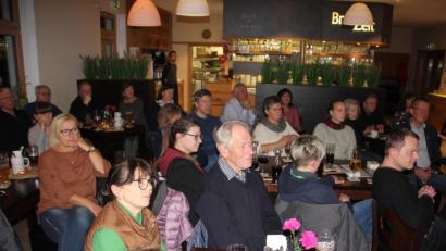 Bild: kro
Auf großes Interesse stieß der BR-Film "Von der Todeszone zur Lebenslinie" am Donnerstagabend im Museumslokal in Bärnau.
