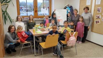 Bild: bsc
Das Büchereiteam der Gemeinde Friedenfels, mit Gabi Härtl um Monika Seidel (von rechts), erfreute viele Kinder mit einem Ferienprogramm.