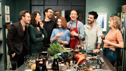 Bild: Mathias Bothor/Constantin Film Verleih/dpa
Noch lachen sie gemeinsam, was sich bald ändern wird: Eine Szene aus dem Film "Das perfekte Geheimnis".