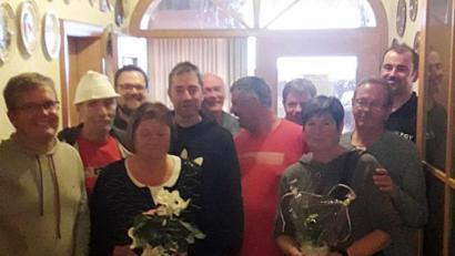 Bild: ld
Die beiden Siegerteams: (vorne von rechts) Gerd und Ilona Krüger sowie Anneliese Bauer und Peter Zaus.