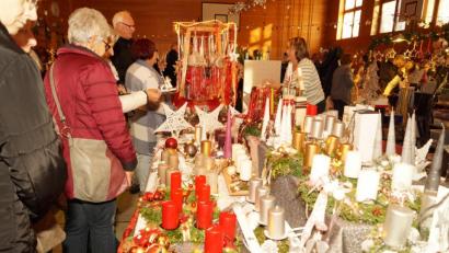 Bild: arw
Die Auswahl beim Weihnachtsmarkt im Gemeindezentrum ist groß.