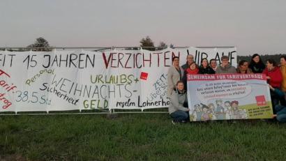 Bild: exb
Die Beschäftigten fordern einen Tarifvertrag. Um dem Nachdruck zu verleihen, sprachen sich fast 98 Prozent der Verdi-Mitglieder für Warnstreiks aus.