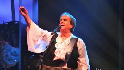 Bild: stg
Chris de Burgh präsentierte sich in der Bayreuther Oberfrankenhalle als musikalischer Geschichtenerzähler - mal rockig, mal gefühlvoll und immer mit satter Stimme.