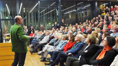 Bild: Bühner
Professor Robert Schwinger erweist sich beim Vortragsabend nicht nur als Mediziner sondern auch als Entertainer.