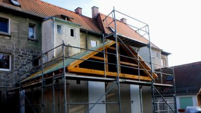 Bild: le
Das Gebäude für die Heizkesselanlage in Hardtheim steht kurz vor Vollendung.