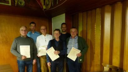 Bild: hme
Die Geehrten (von links): Anton Lorenz, Michael Müller, Alfred Gilch, Johann Schlegl, Matthias Götz und Johann Kick