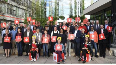 Bild: Petra Hartl
Bei der Spendenübergabe.