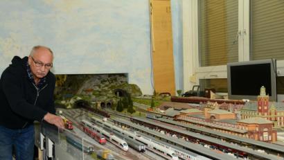 Bild: bey
Die Gleisanlage ist dem des Bahnhofes Weiden angeglichen und wird bei der Ausstellung in der Mehrzweckhalle auch zu sehen sein.