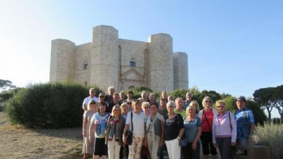 Bild: jzk
Vor dem imposanten Castel del Monte versammelte sich die Reisegruppe zu einem Gruppenfoto.