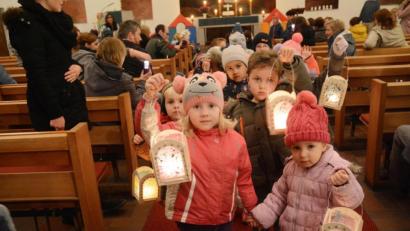 Bild: Gabi Schönberger
In Weiden dürfen die Kinder auch in diesem Jahr mit ihrer Laterne beim St.-Martins-Umzug