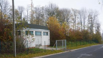 Bild: Gabi Schönberger
Unscheinbar, aber wichtig. Dieser Hochbehälter am Breiten Weg wird abgerissen. Daneben entsteht ein neuer Wasserspeicher für 2,15 Millionen Euro.