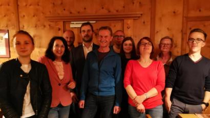 Bild: exb
Das Vorstandsteam der UWG Ammerthal mit Vorsitzendem Thomas Bär (Vierter von links) und Zweiter Vorsitzenden und Bürgermeisterin Alexandra Sitter (Zweite von links).
