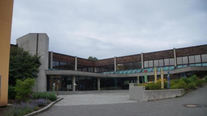 Bild: weu
Die ehemalige Hauptschule als Bürgerhaus umzugestalten, ist in greifbare Nähe gerückt. Dies würde den Vereinen unzählige Möglichkeiten bieten.