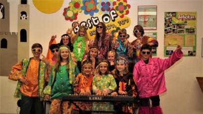 Bild: ubb
Die 15 auserwählten Mädchen und Buben aus dem Kinderchor Wiesau freuen sich riesig auf ihren großen Auftritt mit den Profis der Abba-Coverband.