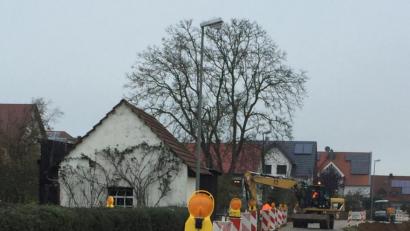 Bild: aks
Nicht nur in der Sigraser Straße herrschen derzeit erschwerte Verkehrsbedingungen. Die Gemeinde hofft, zumindest einige der zahlreichen Baustellen noch vor Jahresfrist abschließen zu können.
