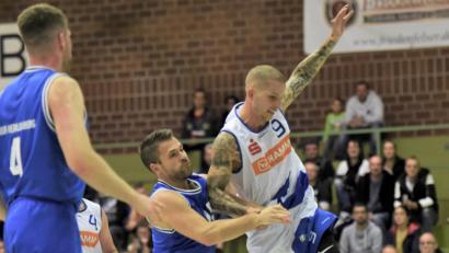 Bild: Büttner, Gerhard
Nicht nur der Weidener Patrick Bortel (rechts), sondern die ganze Mannschaft der Hamm Baskets muss bei der DJK Schweinfurt alles geben, um erfolgreich zu sein.