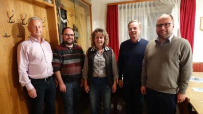 Bild: twg
Die bewährte Führung der Ortsvereine Pullenreuth, von rechts Alexander Hecht, Hans Hecht, Anna König und Andreas Michl. Links: Dritter Bürgermeister Robert Bauer