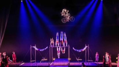 Bild:  Dominique Lemieux/Cirque du Soleil
"Tournik" - spektakulärer fliegender Wechsel.