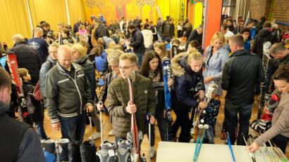 Bild: mab
Groß war der Andrang beim Ski-Basar. Fast 400 Artikel wechseln den Besitzer.