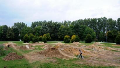 Bild: Stephan Huber
So sah der Dirt-Park am Landesgartenschaugelände kurz nach der Eröffnung 2008 aus. Jetzt ist er so verbuscht, dass er nicht mehr nutzbar ist.