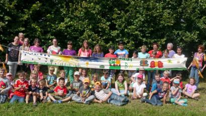 Bild: franz voelkl (fvo)
Naturkunst auf Streuobstwiese war das Thema des Ferienprogramms des Bund Naturschutz vom Jahr 2014.