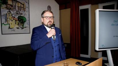 Bild: wro
Als Referent für den 16. Wirtschaftstag im Rathaus konnte der Wiesauer Volker Höcht gewonnen werden.