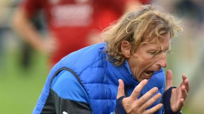 Bild: af
Der Schirmitzer Trainer Josef Dütsch war zuletzt am Verzweifeln. Seine Mannschaft kassierte gegen Luhe-Wildenau und Amberg deftige Niederlage. In Ensdorf soll nun endlich wieder ein Erfolgserlebnis her.