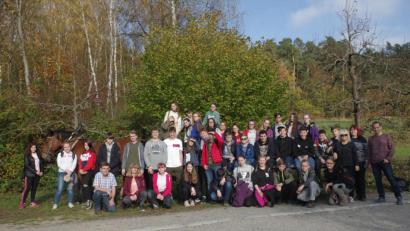 Bild: exb
Seit 25 Jahren besteht die Partnerschaft der Mittelschule aus Tirschenreuth mit der 1. Zakladni Skola aus Márianské Lázné. Zum Jubiläum stand ein gemeinsamer Besuch des Freilandmuseums in Perschen auf dem Programm.