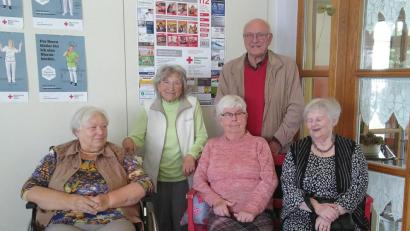 Bild: Vogl, Christa
Lebhafte Erinnerungen an die Ernährung in der Nachkriegszeit haben Erika Graf, Lieselotte Irmer, Elisabeth Lotter, Fritz Schreier und Birgitte Karl (von links).