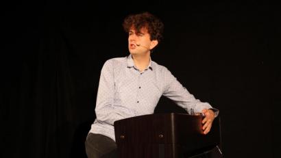 Bild: prh
Musikkabarett der feinsinnigen Art präsentiert der Liedermacher, Humorist und Kabarettist Matthias Ningel in seinem Programm "Kann man davon leben?" auf der Kleinkunstbühne der Futura.