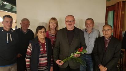 Bild: hwr 
Nominierungsversammlung beim SPD-Ortsverein Freihung (von links): Moritz Lobenhofer, Dritter Bürgermeister Klaus Meißner, Gisela Grünbauer, stellvertretende Landrätin Brigitte Bachmann, Bürgermeisterkandidat Johannes Ott, Harald Weber und Wolfgang Schaepe.