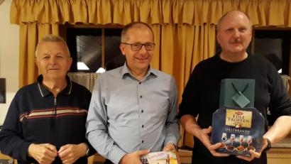 Bild: hl
Roman Schäffler (Mitte) siegte vor Karl Walberer (links) und Markus Schmidt.