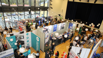 Bild: njn
Zum dritten Mal fand in der Stadthalle auf zwei Ebenen (im Bild der große Saal) die Ausbildungsmesse statt.