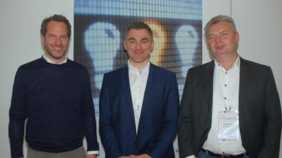 Bild: gib
Veranstalter Georg Wittmann (Mitte) begrüßte die Experten Michael Klar (Otto Group, links) und Ales Drabek (Conrad Electronic) zum E-Commerce-Tag.