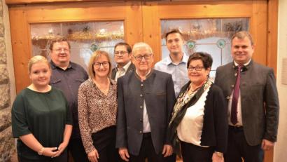 Bild: fz
Sophie und Franz Bäumler (vorne, von rechts) feiern Goldene Hochzeit.