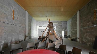 Bild: tr
So sieht das ehemalige Schlosstheater in Bärnau aktuell aus. In etwa einem Jahr eröffnet hier der Nachfolger, das „Magische Schlosstheater Bärnau – Kunst und Emotionen“.