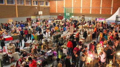 Bild: stg
Vorweihnachtliches Ambiente herrschte am Samstag und Sonntag in der Kemnather Mehrzweckhalle.