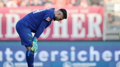 Bild: Daniel Karmann
Nürnbergs Torwart Benedikt Willert hat einen gebrauchten Sonntag: Der Club verliert gegen den Tabellenersten Arminia Bielefeld mit 1:5.