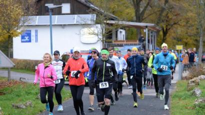 Bild: Andreas Brückmann
Die mittlerweile 16. Auflage des Amberger-Ultra-Laufes lockte zum Abschluss der Laufsaison wieder viele Teilnehmer nach Amberg.
