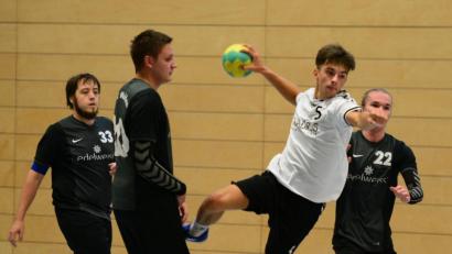 Bild: ham
Auch Moritz Müller (Nummer 5, Szene aus dem Heimspiel gegen Weiden) steuerte beim deutlichen Auswärtssieg in Kelheim zwei Treffer für die HSG Nabburg/Schwarzenfeld bei.