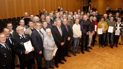 Bild: rhi
Die Stadt Neunburg ehrte mit einem Abend in der Schwarzachtalhalle knapp 60 ehrenamtliche Mitarbeiter und erfolgreiche Sportler.