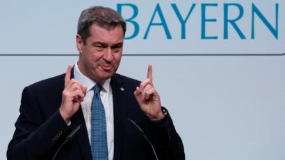 Bild: Sven Hoppe/dpa
Markus Söder (CSU), Ministerpräsident von Bayern, ist voll des Lobes für die Koalition mit Hubert Aiwangers Freien Wählern.