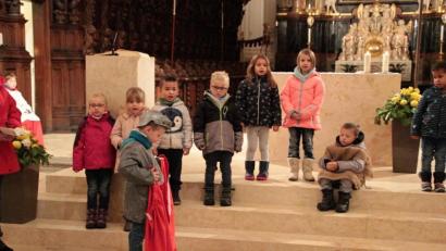 Bild: exb
Beim Martinsspiel in der Basilika durfte natürlich die berühmte Mantelszene nicht fehlen.