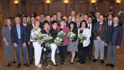 Bild: fppp
Die Jubilare stellten sich mit Christian Schiener, Marcus Bach, Maximilian Freiherr von Waldenfels, Dagmar Zauner und Florian Gelius zum Gruppenfoto.