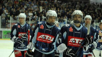 Bild: Voit, Jonah
Adrian Klein ( rechts ) hat mit der U17-Eishockey-Nationalmannschaft am 4-Nationen-Turnier im französischen Cergy teilgenommen.